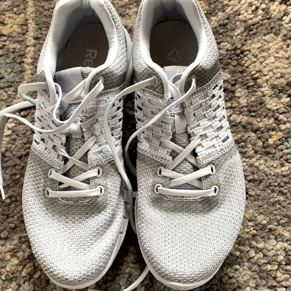 Like new women’s Reebok sneakers